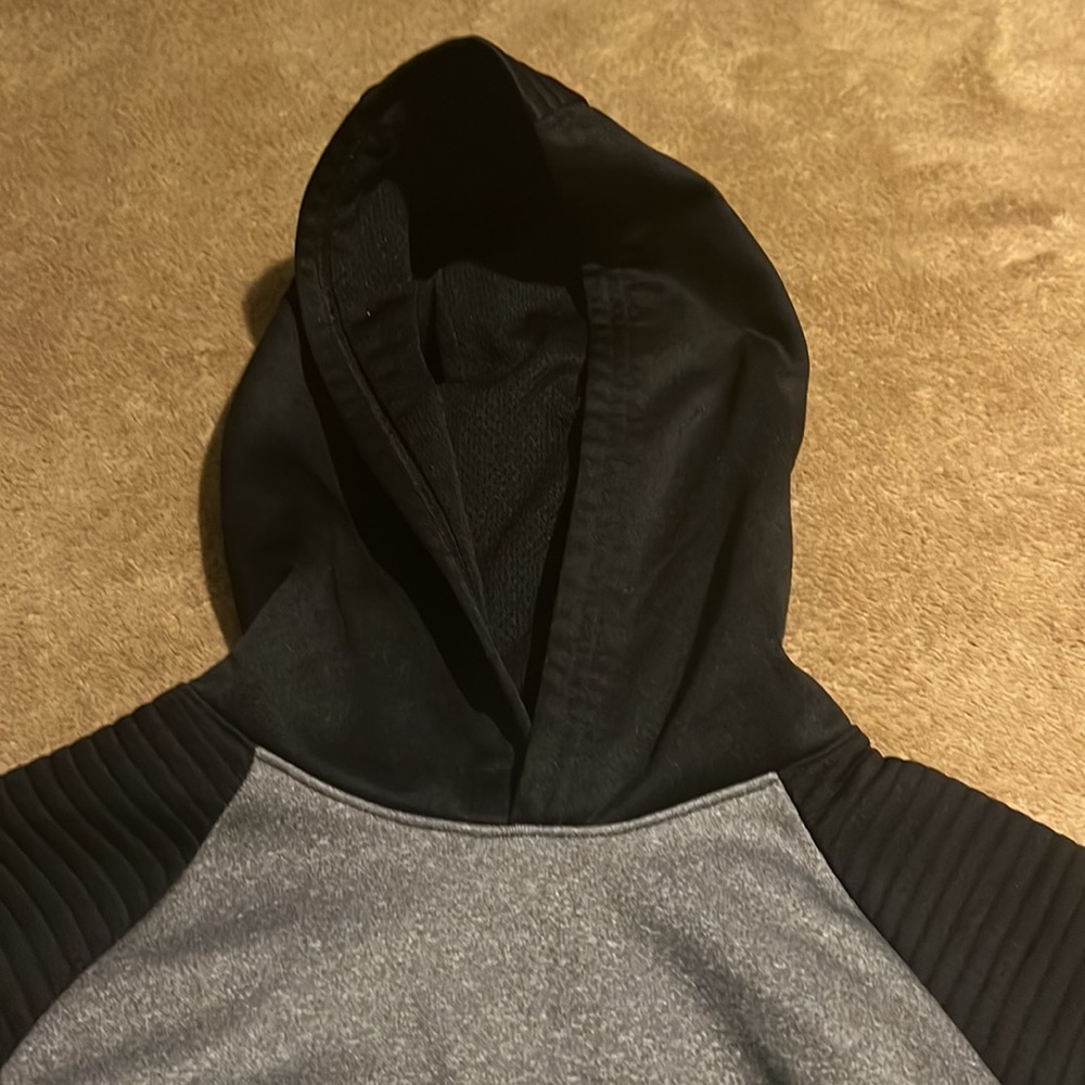Old Navy boys hoodie - Picture 2 of 4